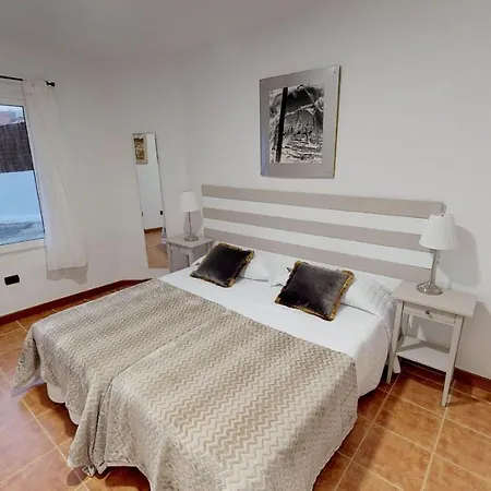Con Piscina Jardin Privado By Lightbooking Вилла